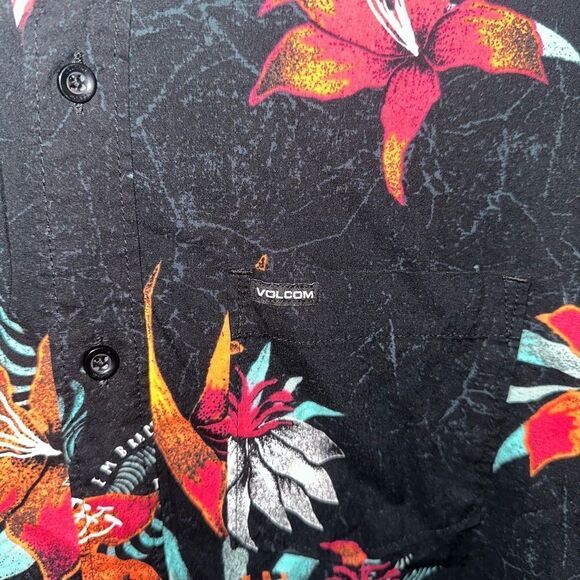 Volcom Men’s Tropical Button Down Tee - Picture 2 of 9